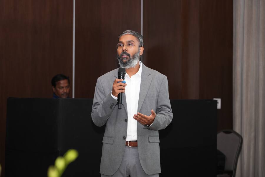 A LUMIQ speaker addressing the room